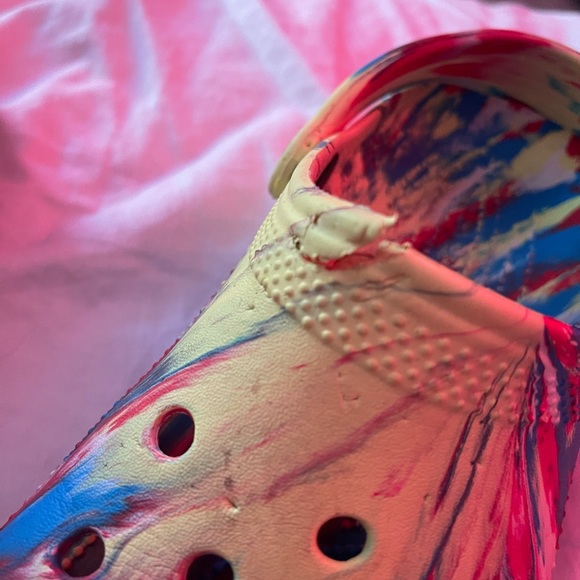 Marbled Crocs - Picture 2 of 3